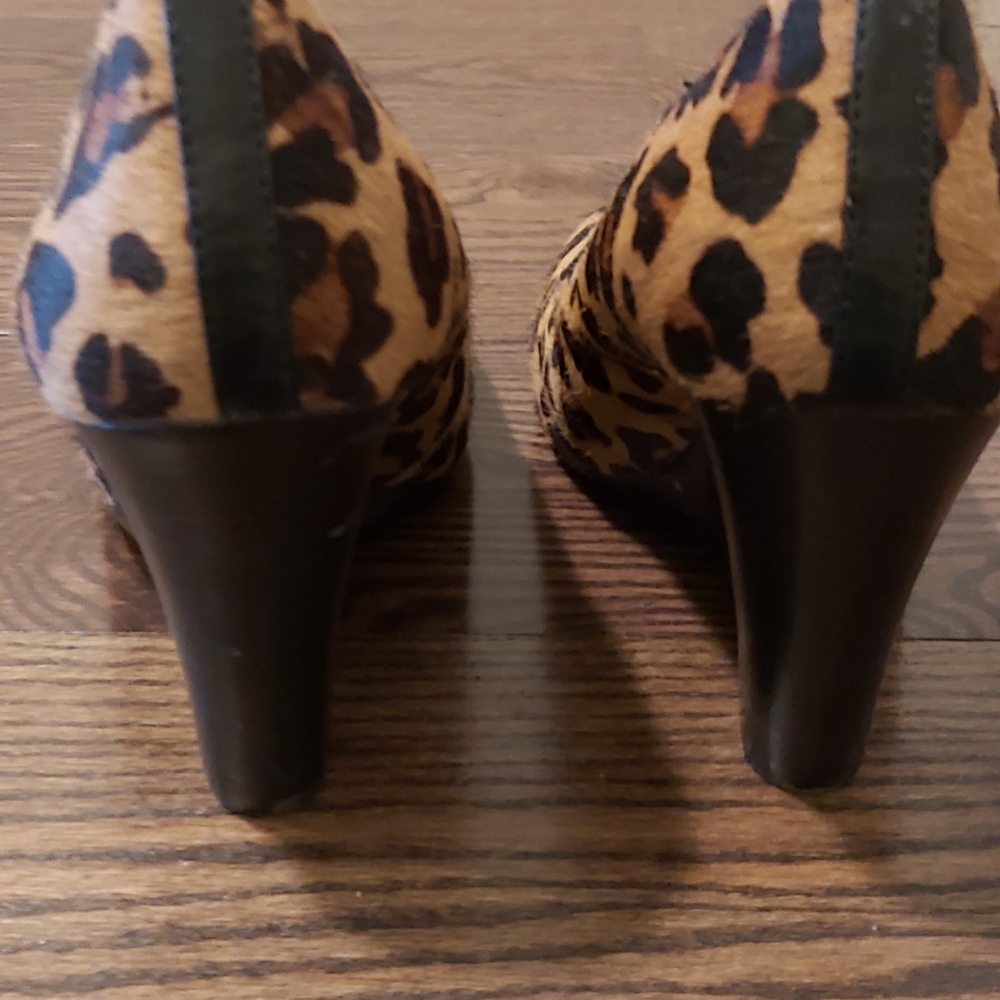 SOLD..Leopard print wedge heel shoes - Picture 9 of 9